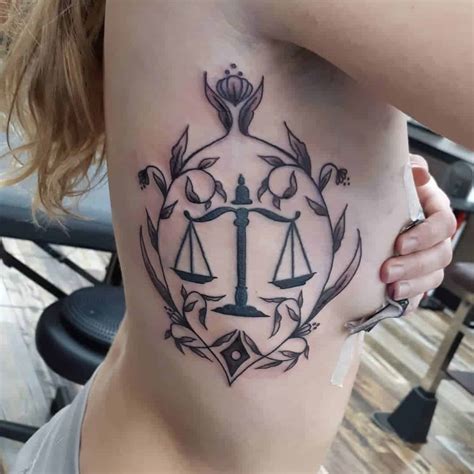 Tatuajes signo libra mujer